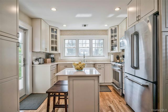 28 Lindbergh Street, Locust Valley, NY 11560