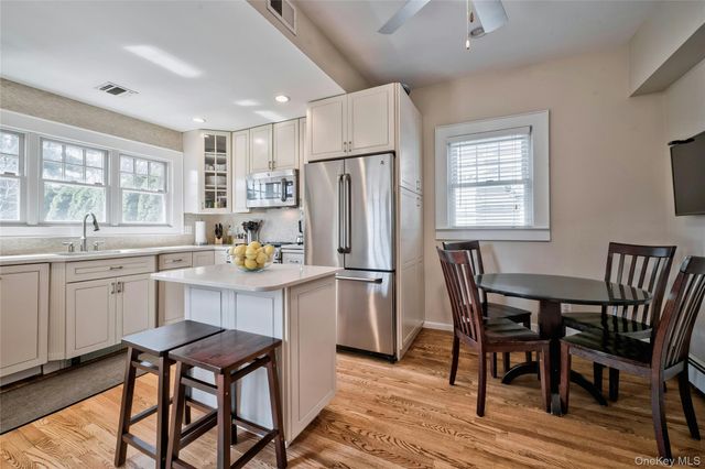 28 Lindbergh Street, Locust Valley, NY 11560