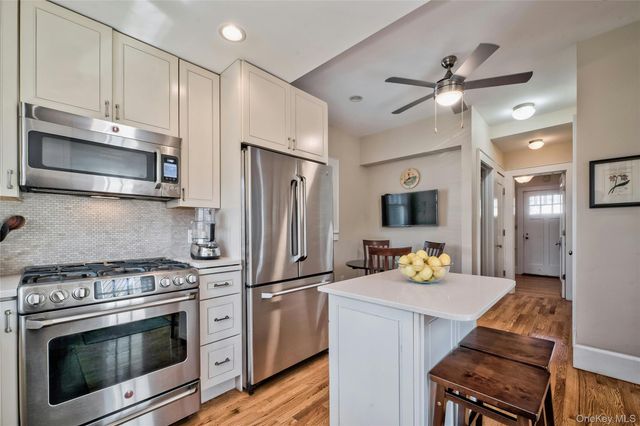 28 Lindbergh Street, Locust Valley, NY 11560