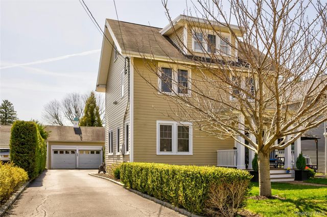 28 Lindbergh Street, Locust Valley, NY 11560