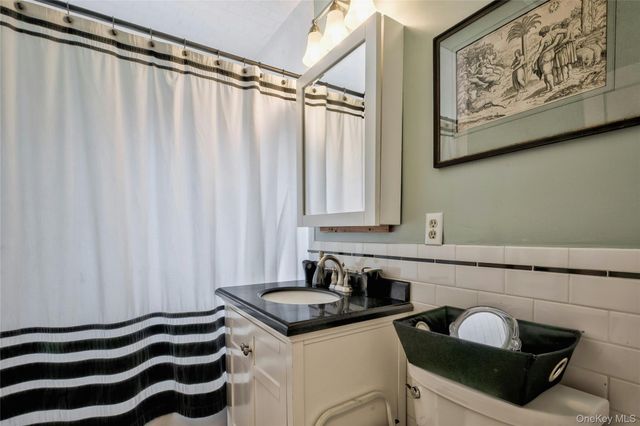 28 Lindbergh Street, Locust Valley, NY 11560