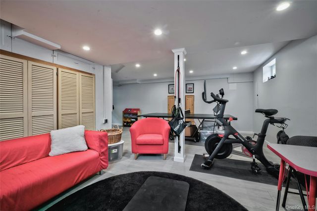 28 Lindbergh Street, Locust Valley, NY 11560