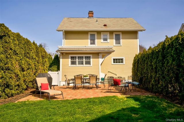 28 Lindbergh Street, Locust Valley, NY 11560