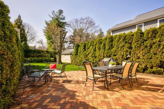 28 Lindbergh Street, Locust Valley, NY 11560