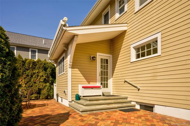 28 Lindbergh Street, Locust Valley, NY 11560