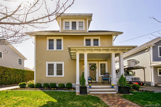 28 Lindbergh Street, Locust Valley, NY 11560