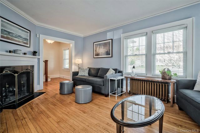 28 Lindbergh Street, Locust Valley, NY 11560