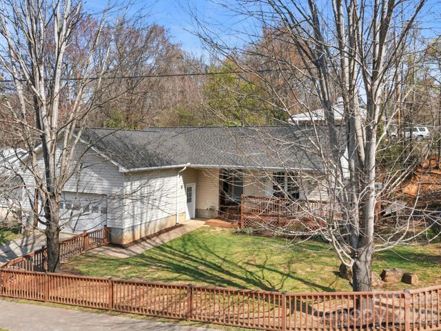 1 Mosers Place, Candler, NC 28715