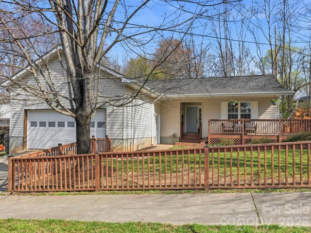 1 Mosers Place, Candler, NC 28715