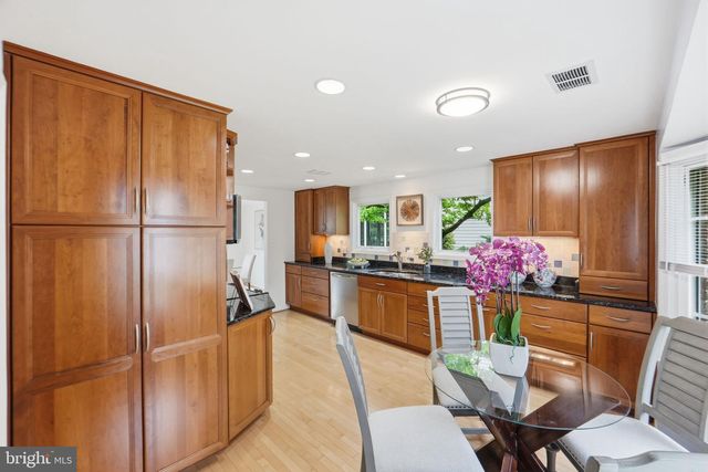 2023 FREEDOM LN, Falls Church, VA 22043