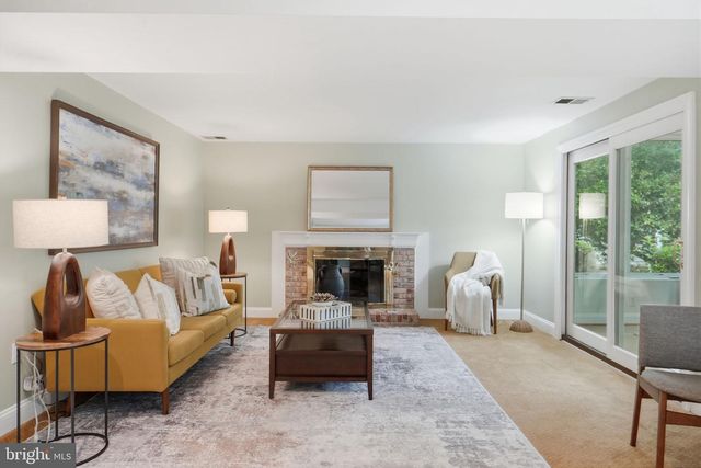 2023 FREEDOM LN, Falls Church, VA 22043