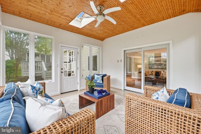 2023 FREEDOM LN, Falls Church, VA 22043