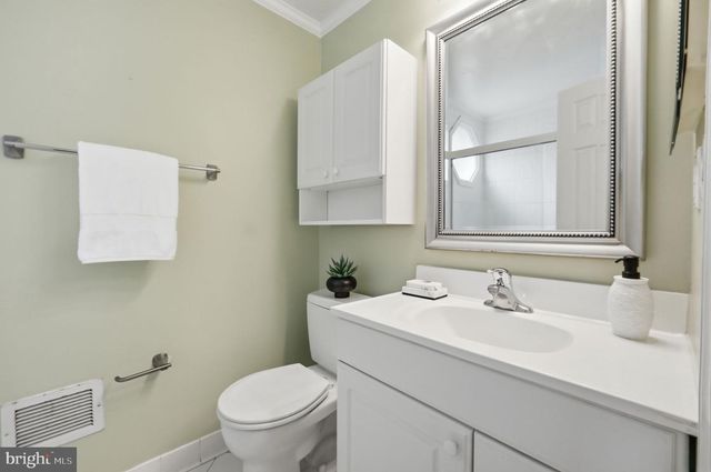 2023 FREEDOM LN, Falls Church, VA 22043