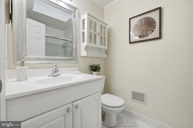 2023 FREEDOM LN, Falls Church, VA 22043