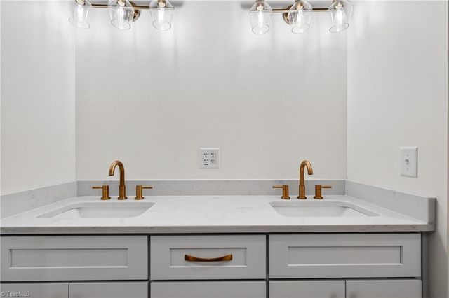 2206 N Asheboro School Road, Asheboro, NC 27205