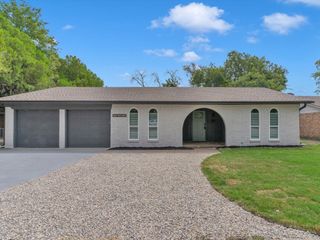 5813 MCCART Avenue, Fort Worth, TX 76133