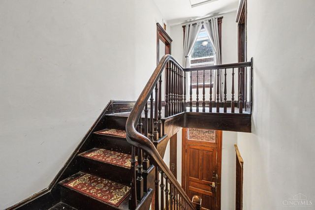 2200 W Clifton Avenue, Cincinnati, OH 45219