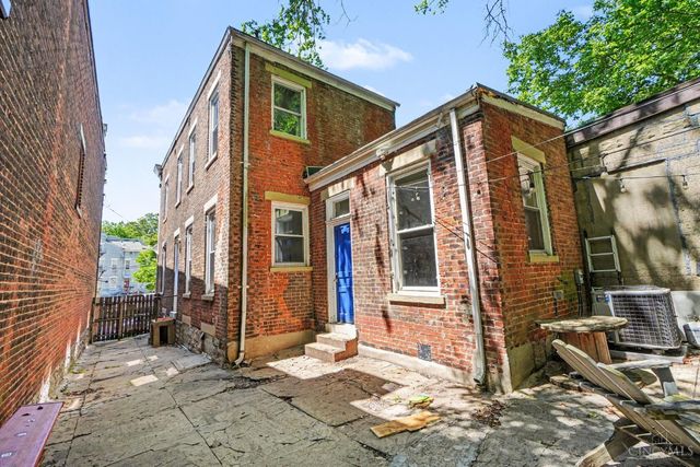 2200 W Clifton Avenue, Cincinnati, OH 45219