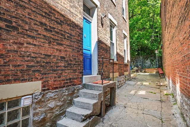 2200 W Clifton Avenue, Cincinnati, OH 45219