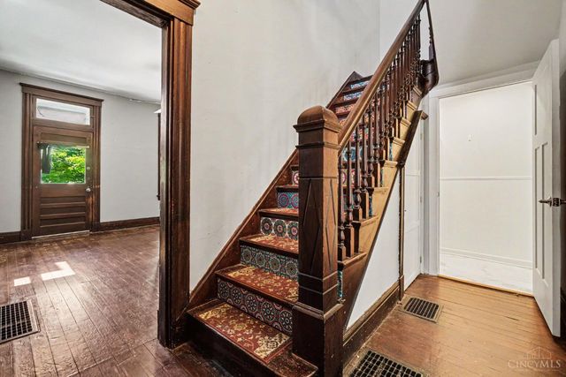 2200 W Clifton Avenue, Cincinnati, OH 45219