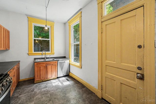 2200 W Clifton Avenue, Cincinnati, OH 45219