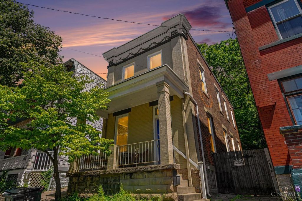 2200 W Clifton Avenue, Cincinnati, OH 45219