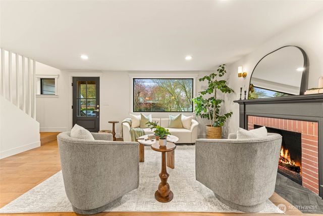 7727 19th Avenue NW, Seattle, WA 98117