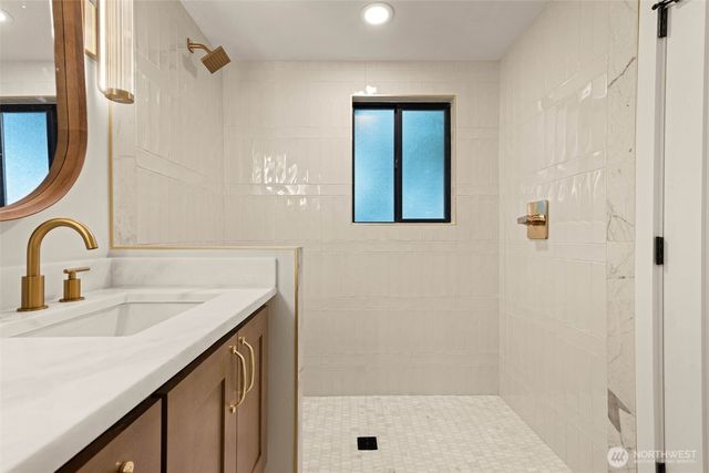 7727 19th Avenue NW, Seattle, WA 98117