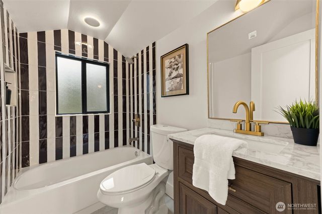 7727 19th Avenue NW, Seattle, WA 98117