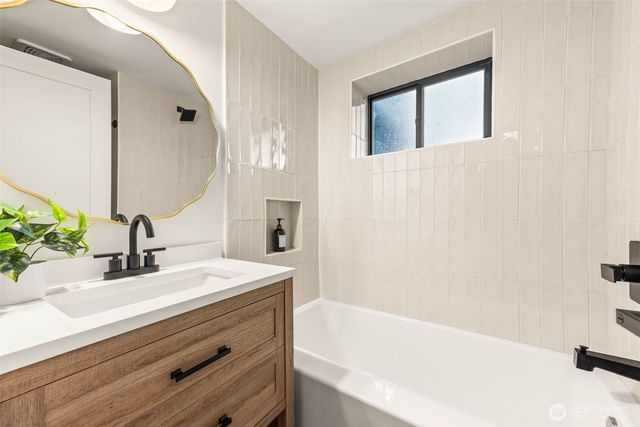 7727 19th Avenue NW, Seattle, WA 98117