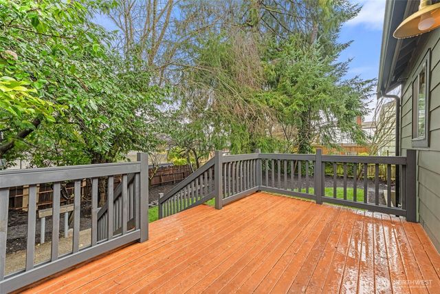 7727 19th Avenue NW, Seattle, WA 98117