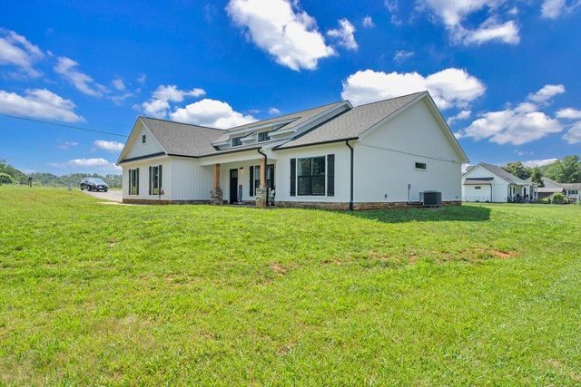 915 Morewood RD, Hardy, VA 24101