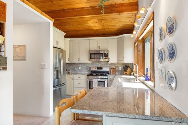 4 Bellview Drive, Valley Cottage, NY 10989