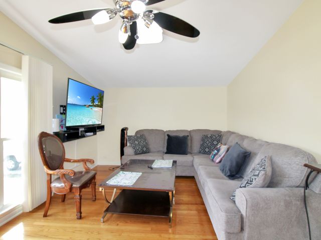 7806 W 80 Place, Bridgeview, IL 60455