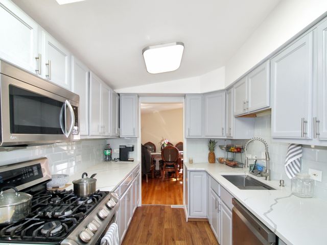 7806 W 80 Place, Bridgeview, IL 60455