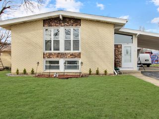 7806 W 80 Place, Bridgeview, IL 60455