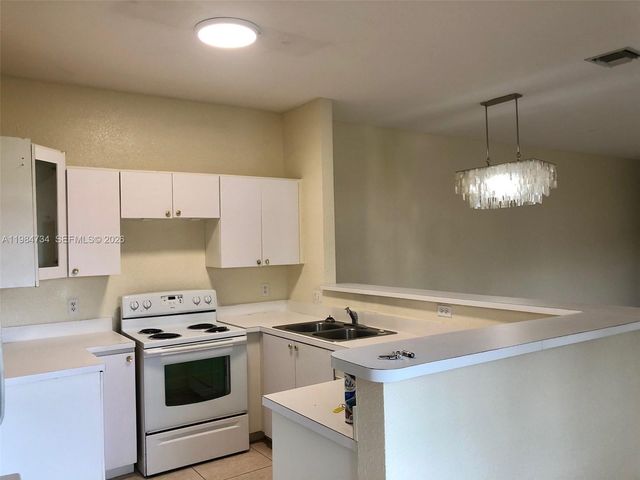 1008 NW 2nd Ave, Hallandale Beach, FL 33009