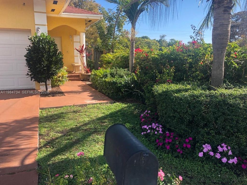 1008 NW 2nd Ave, Hallandale Beach, FL 33009