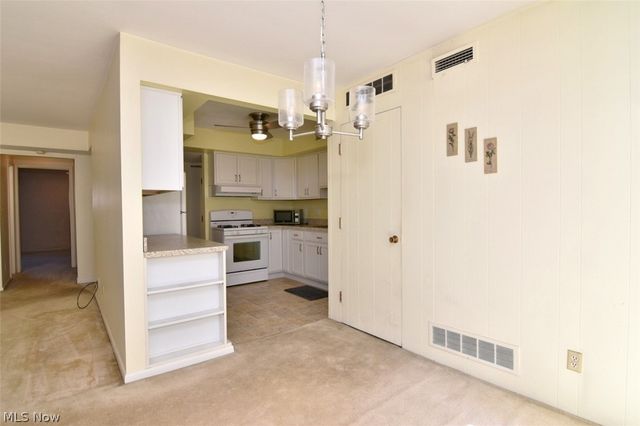 6270 Greenwood 302, Sagamore Hills, OH 44067