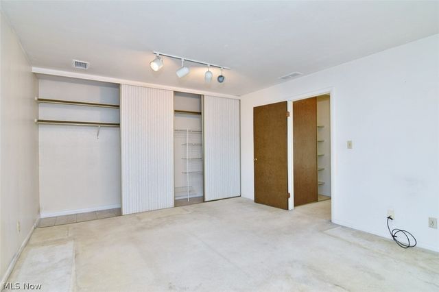 6270 Greenwood 302, Sagamore Hills, OH 44067