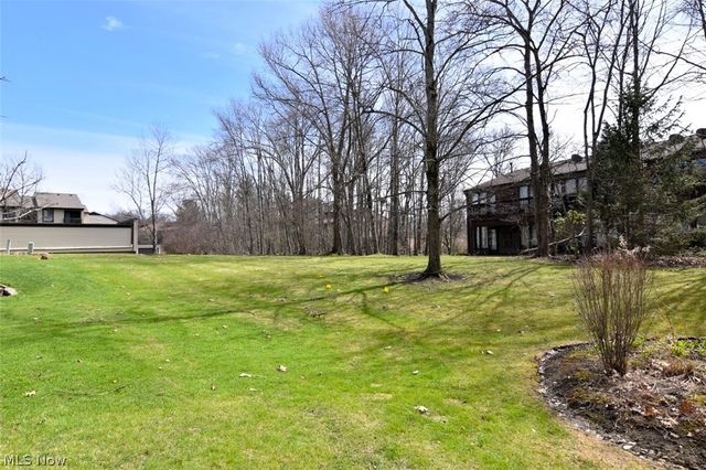 6270 Greenwood 302, Sagamore Hills, OH 44067