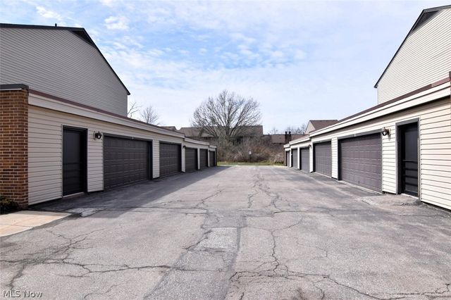 6270 Greenwood 302, Sagamore Hills, OH 44067