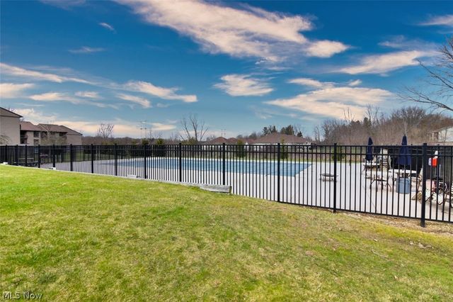 6270 Greenwood 302, Sagamore Hills, OH 44067