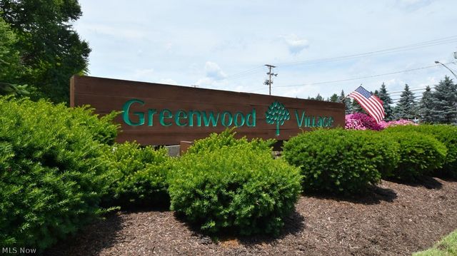 6270 Greenwood 302, Sagamore Hills, OH 44067