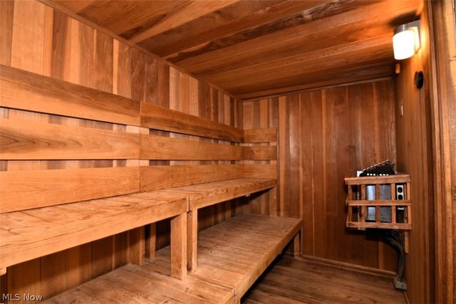 6270 Greenwood 302, Sagamore Hills, OH 44067