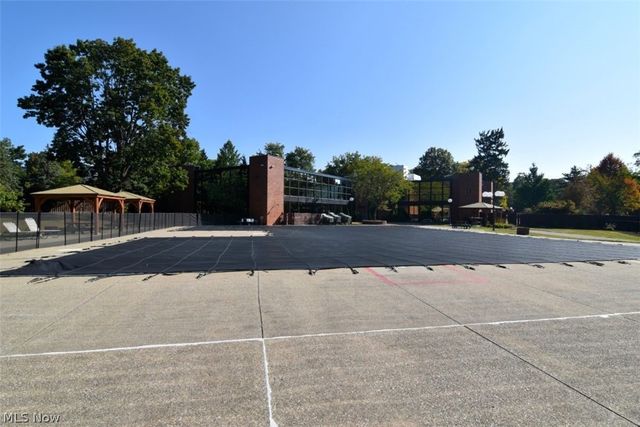 6270 Greenwood 302, Sagamore Hills, OH 44067