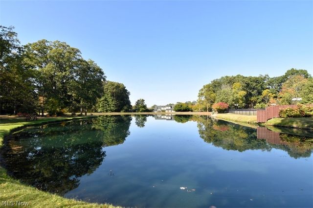 6270 Greenwood 302, Sagamore Hills, OH 44067