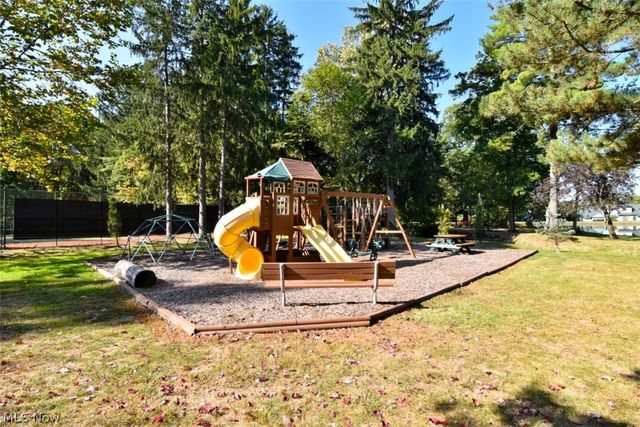 6270 Greenwood 302, Sagamore Hills, OH 44067