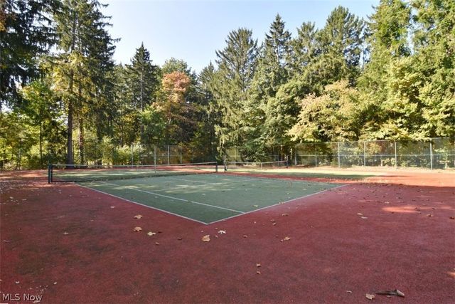 6270 Greenwood 302, Sagamore Hills, OH 44067