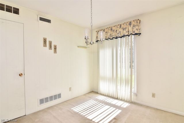 6270 Greenwood 302, Sagamore Hills, OH 44067